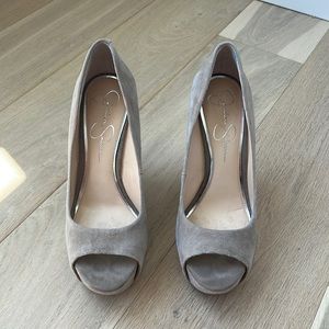 Jessica Simpson Peep-Toe Bethany Wedge Pump Taupe Suede Size 7